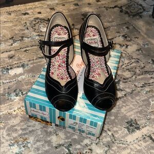 Bettie Page Black Peep-Toe Mary Jane Shoes size 7
